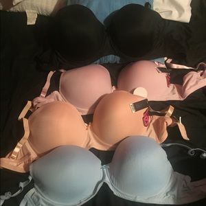 New worn set of 4 Bra’s. 44DD.